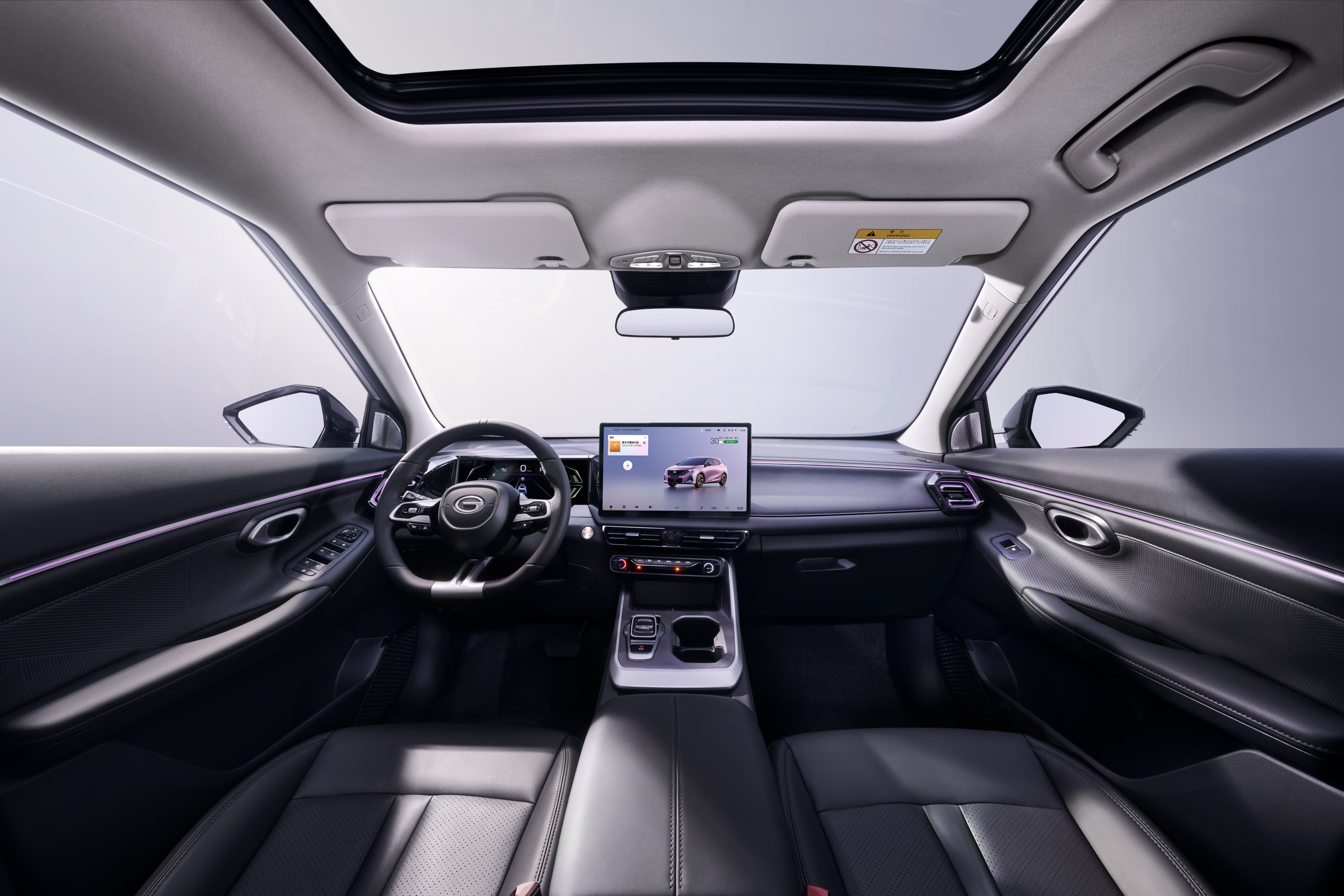 1761639090242268.jpeg 前排大内饰.jpeg